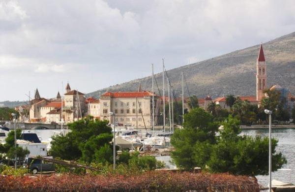 Apartments Kapetanovi Dvori Trogir Exterior photo